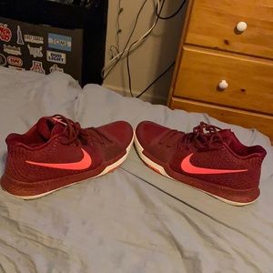 Used kyrie Irving shoes in great shape size 13